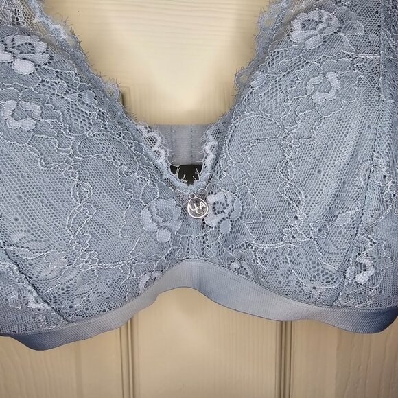 Three Like New UCA Bras - BLUE ONE IS NEW WITH TAGS! - Picture 5 of 16